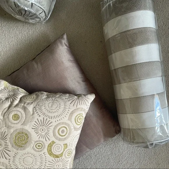 đź’° throw pillows - Picture 6 of 7